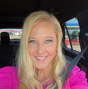 Meet your Posher, Leslie